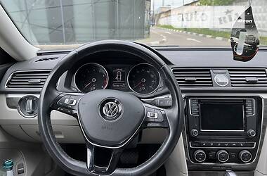 Седан Volkswagen Passat B7 2016 в Киеве