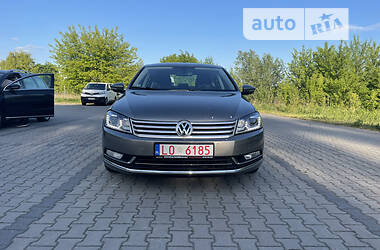 Седан Volkswagen Passat B7 2012 в Ровно