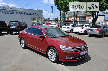 Седан Volkswagen Passat B7 2017 в Киеве