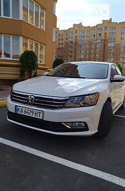 Седан Volkswagen Passat B7 2018 в Киеве