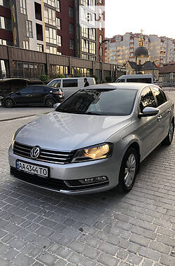 Седан Volkswagen Passat B7 2013 в Ивано-Франковске