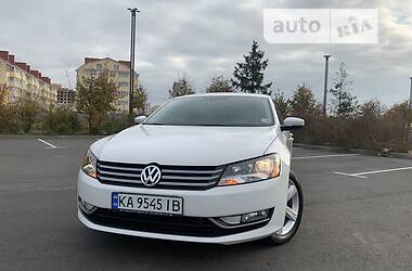 Седан Volkswagen Passat B7 2015 в Киеве