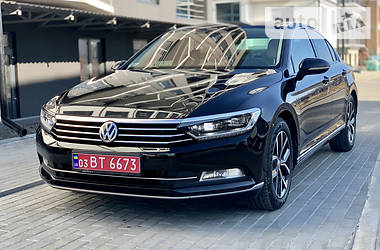 Седан Volkswagen Passat B8 2015 в Ровно
