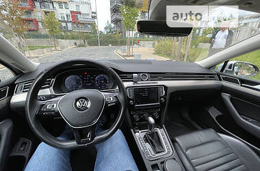Седан Volkswagen Passat B8 2015 в Мукачевому