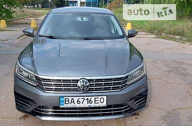 Седан Volkswagen Passat B8 2017 в Кропивницком