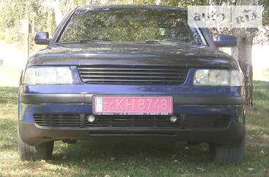 Седан Volkswagen Passat 1998 в Лубнах