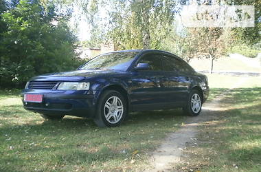 Седан Volkswagen Passat 1998 в Лубнах