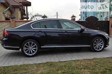 Седан Volkswagen Passat 2015 в Луцьку