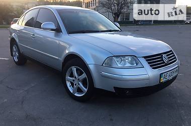 Седан Volkswagen Passat 2004 в Днепре