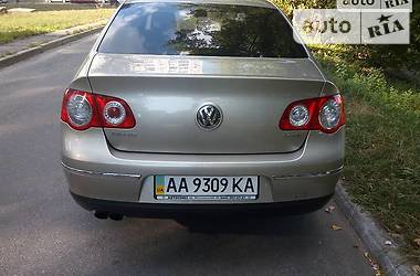 Седан Volkswagen Passat 2006 в Киеве