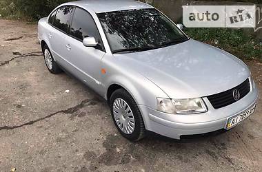 Седан Volkswagen Passat 1998 в Киеве