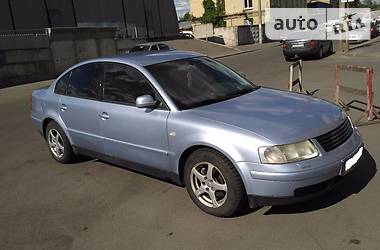 Седан Volkswagen Passat 2000 в Киеве