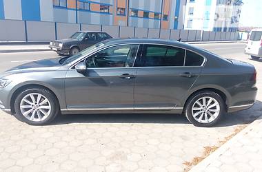 Седан Volkswagen Passat 2016 в Ивано-Франковске