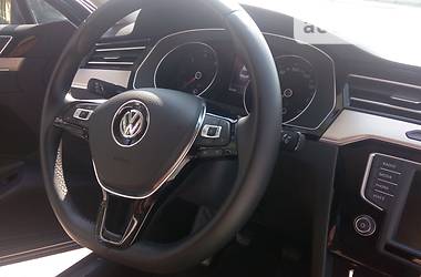 Седан Volkswagen Passat 2016 в Ивано-Франковске
