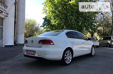 Седан Volkswagen Passat 2011 в Херсоні