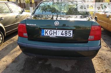 Седан Volkswagen Passat 1998 в Луганську