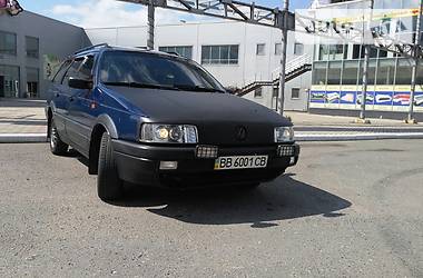 Универсал Volkswagen Passat 1993 в Луганске