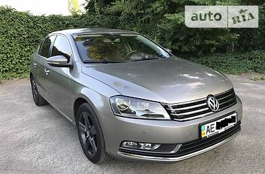 Седан Volkswagen Passat 2013 в Дніпрі