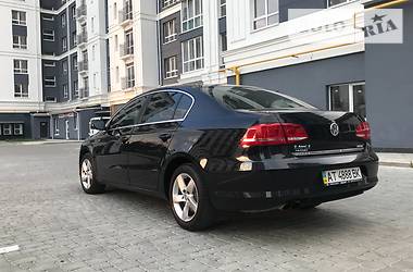 Седан Volkswagen Passat 2013 в Івано-Франківську