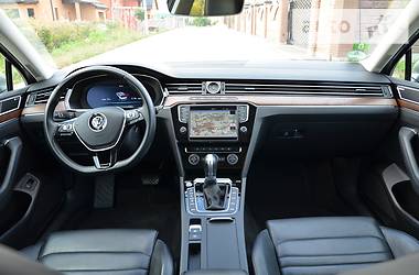 Седан Volkswagen Passat 2015 в Луцке