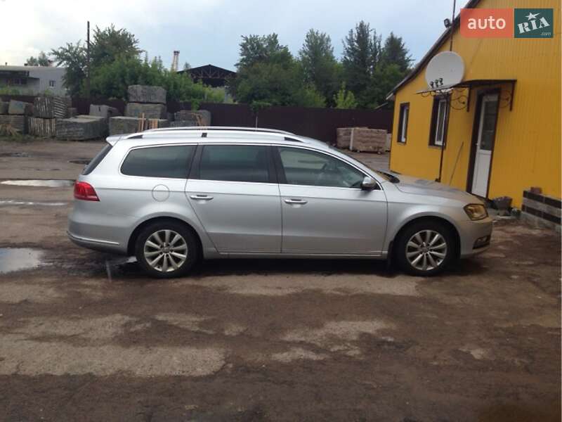 Універсал Volkswagen Passat 2012 в Коростишеві