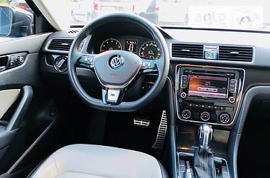 Седан Volkswagen Passat 2015 в Ивано-Франковске