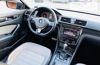 Седан Volkswagen Passat 2015 в Ивано-Франковске