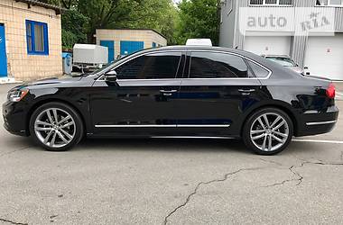 Седан Volkswagen Passat 2016 в Києві