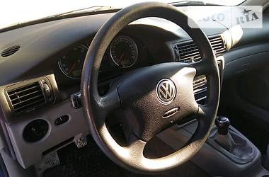 Седан Volkswagen Passat 2001 в Луганске
