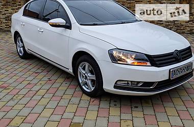 Седан Volkswagen Passat 2012 в Ужгороде