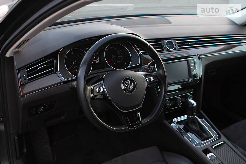 Универсал Volkswagen Passat 2015 в Одессе