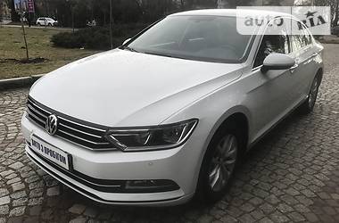 Седан Volkswagen Passat 2016 в Львове