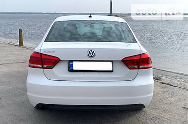 Седан Volkswagen Passat 2013 в Киеве