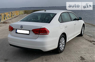 Седан Volkswagen Passat 2013 в Киеве