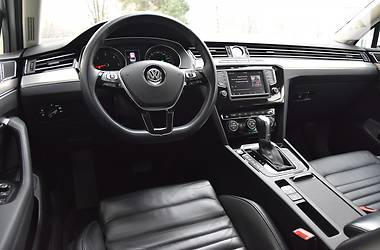 Седан Volkswagen Passat 2015 в Львове