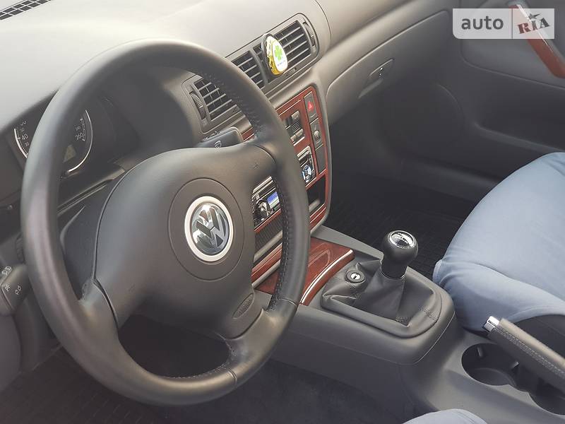 Седан Volkswagen Passat 2004 в Києві