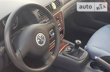 Седан Volkswagen Passat 2004 в Киеве