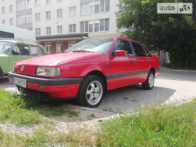 Седан Volkswagen Passat 1992 в 