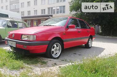 Седан Volkswagen Passat 1992 в 