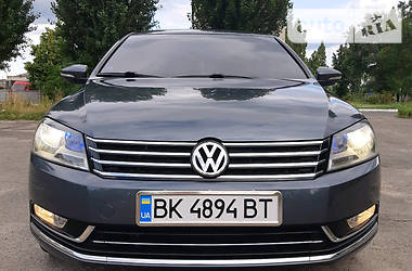 Седан Volkswagen Passat 2011 в Вараше