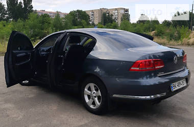 Седан Volkswagen Passat 2011 в Вараше