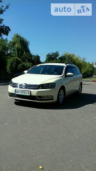 Універсал Volkswagen Passat 2014 в Житомирі