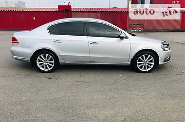 Седан Volkswagen Passat 2012 в Киеве