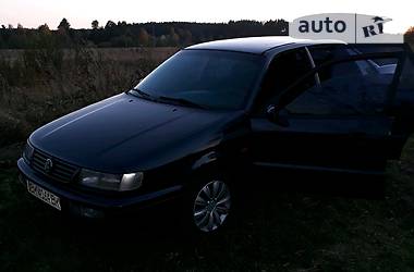 Седан Volkswagen Passat 1994 в Ровно