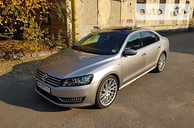 Седан Volkswagen Passat 2011 в Киеве