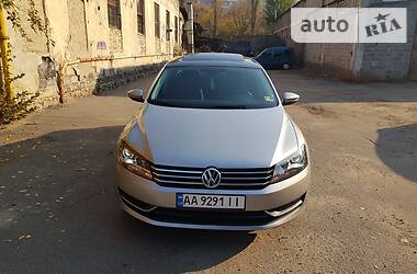 Седан Volkswagen Passat 2011 в Києві