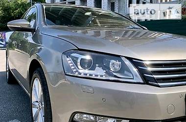 Седан Volkswagen Passat 2012 в Маріуполі