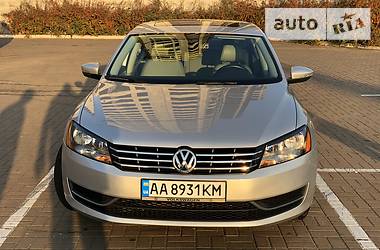 Седан Volkswagen Passat 2012 в Киеве