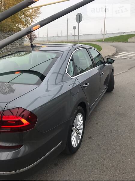 Седан Volkswagen Passat 2017 в Днепре