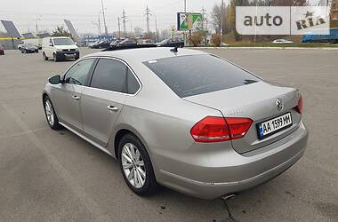 Седан Volkswagen Passat 2011 в Киеве